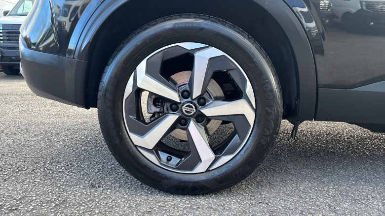 Nissan Qashqai 1.3 DiG-T MH N-Connecta 5dr Petrol Hatchback